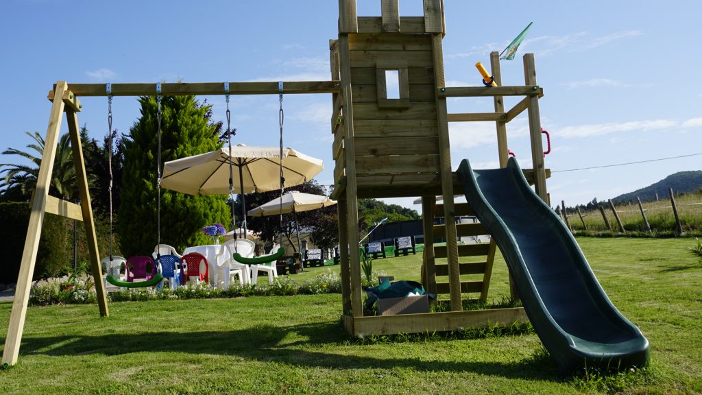 Parque infantil Casa Rural de alquiler completo en Cantabria